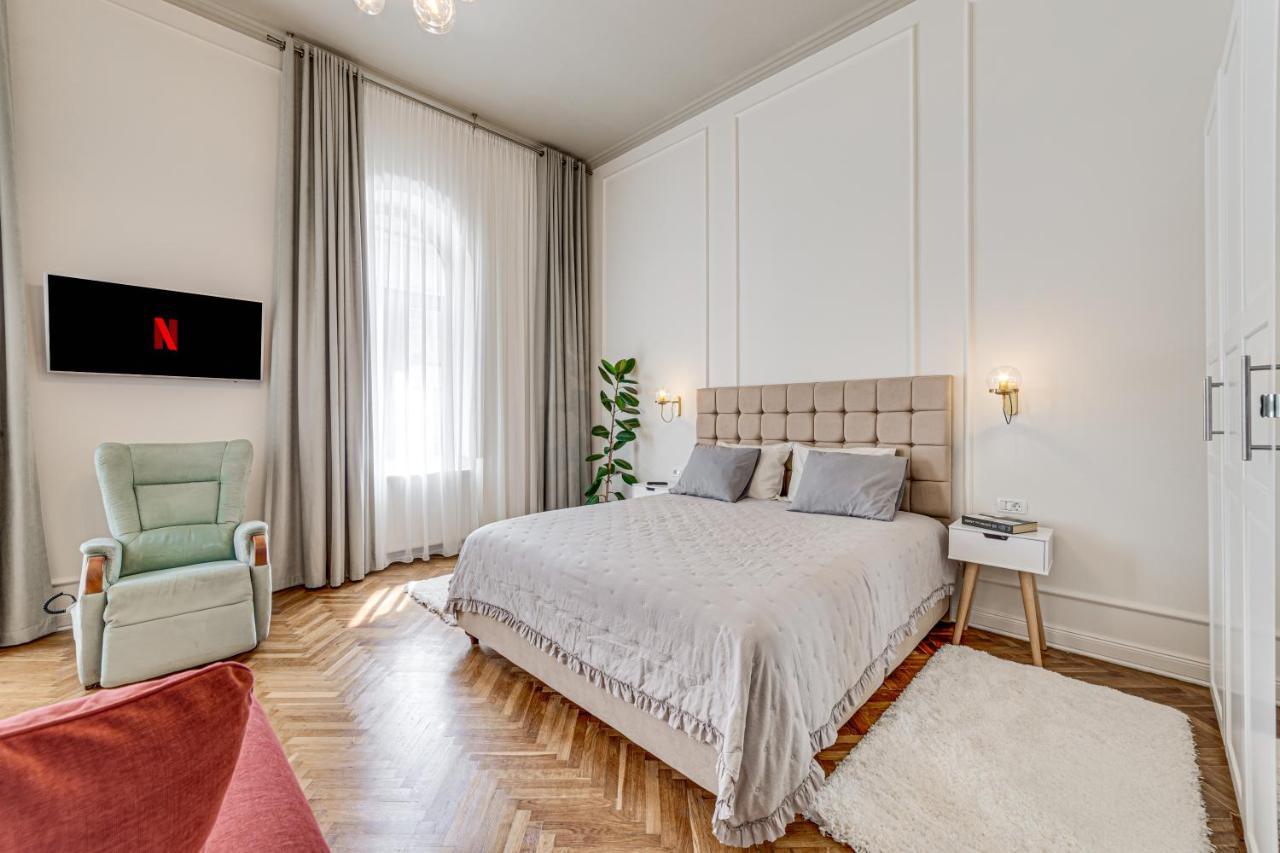 Central Family Apartment Arad Esterno foto