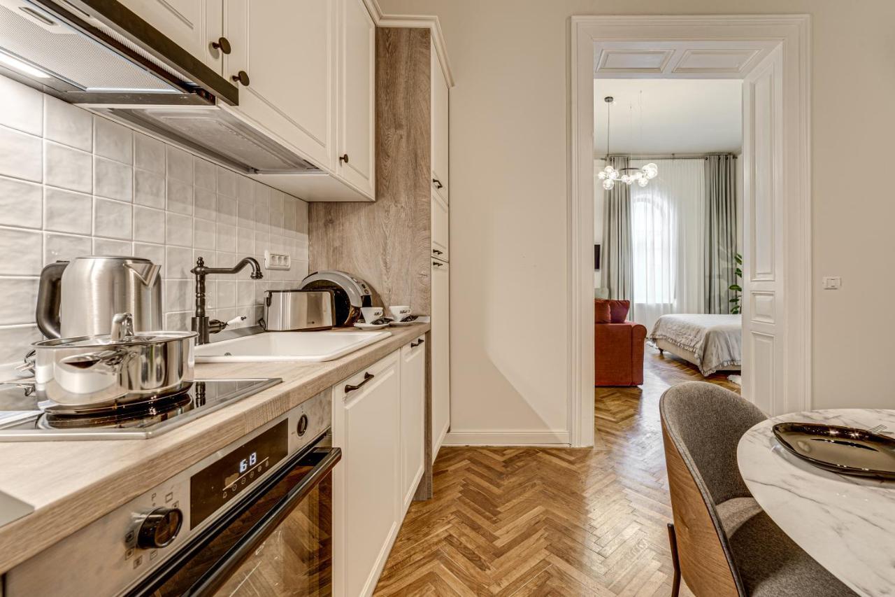 Central Family Apartment Arad Esterno foto